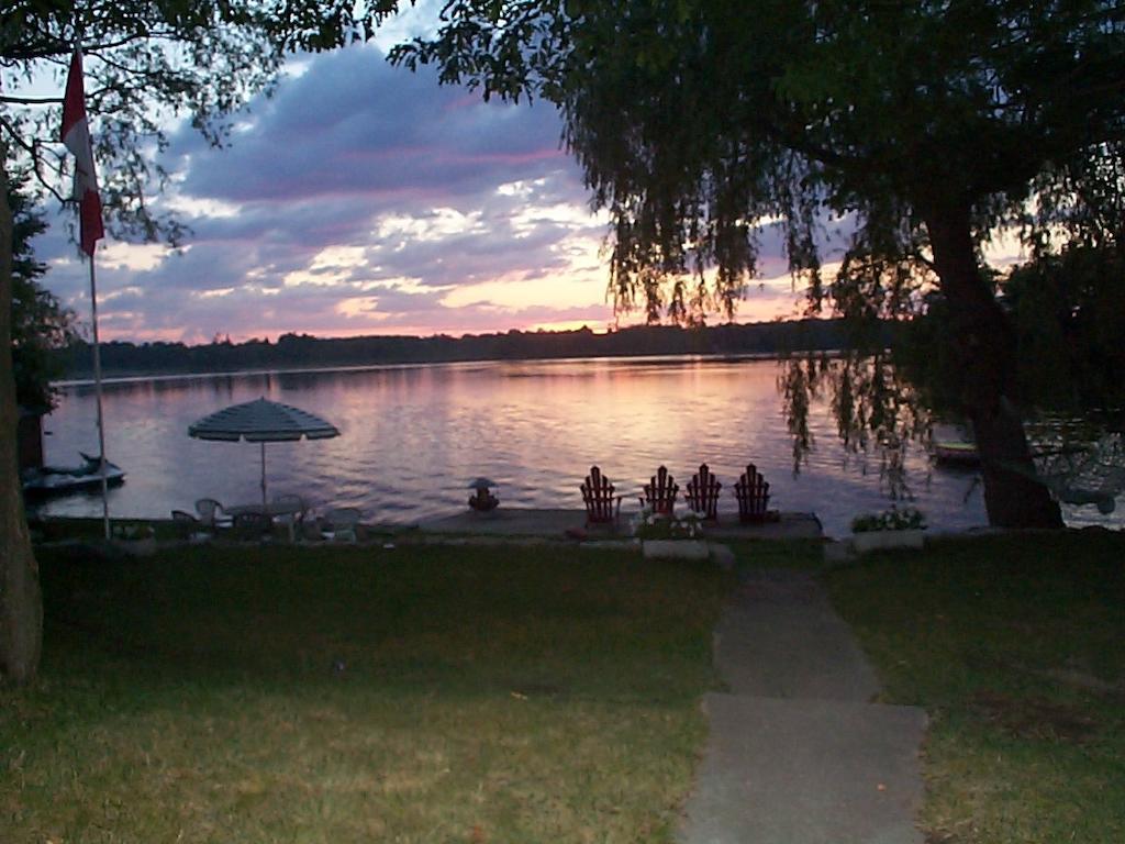 Windswept On The Trent Hotell Campbellford Exteriör bild